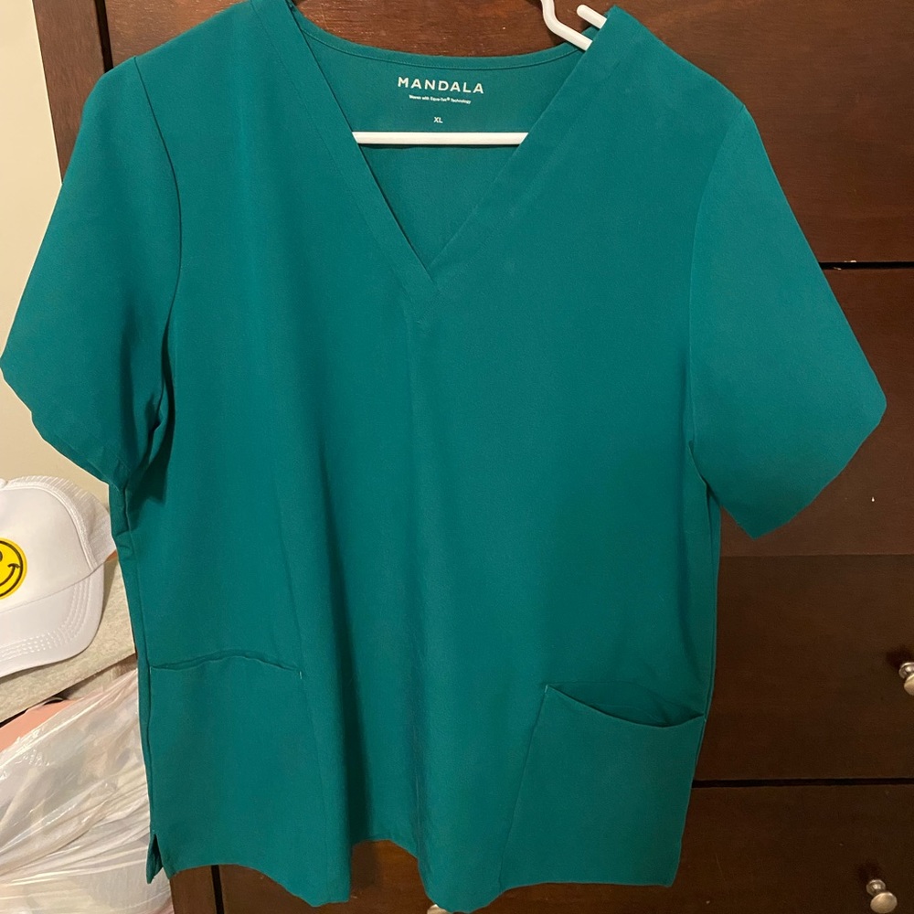 Hunter green Xl mandala scrub top